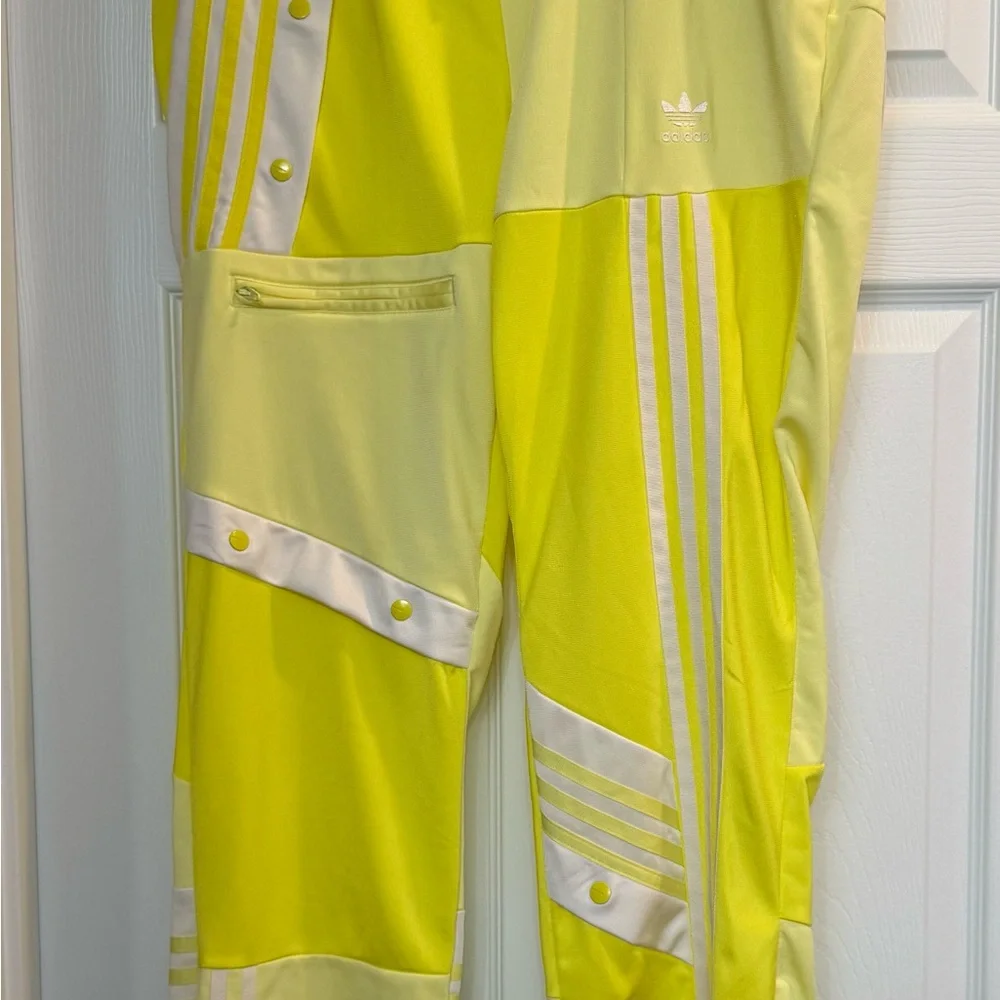 Pre owed Yellow Adidas sweatsuit in excellent condition. - Picture 2 of 4